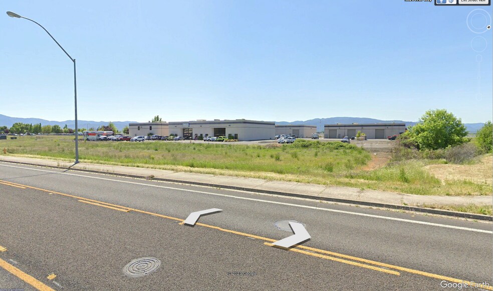 Lear, Medford, OR à vendre - Photo du bâtiment - Image 3 de 4
