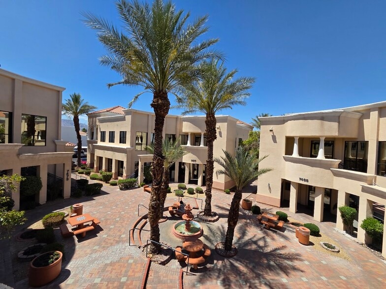 7465-7477 W Lake Mead Blvd, Las Vegas, NV à louer - Photo du bâtiment - Image 2 de 11