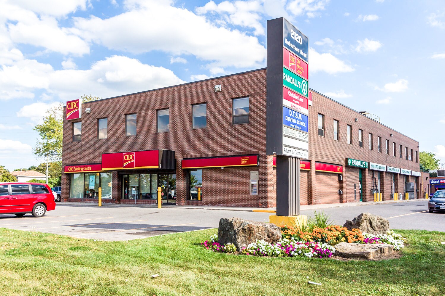 2120 Robertson Rd, Ottawa, ON à vendre Photo du bâtiment- Image 1 de 1