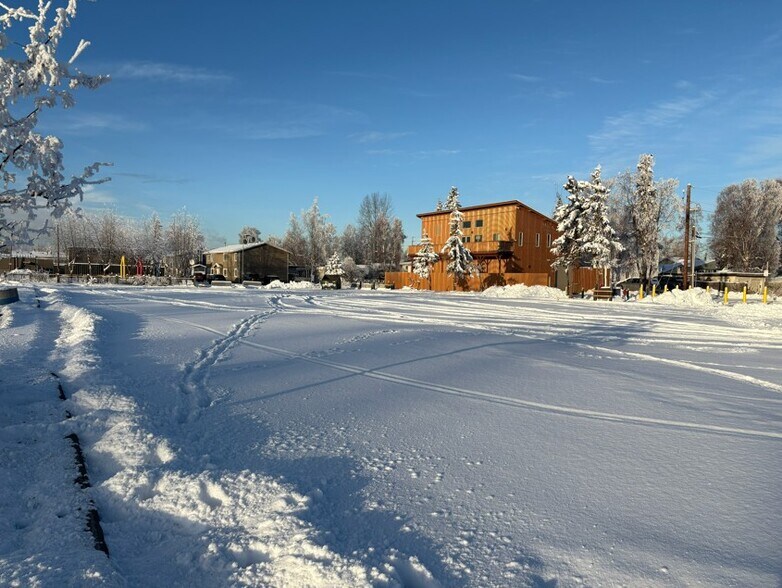 4627 Mountain View Dr, Anchorage, AK à vendre - Photo du bâtiment - Image 2 de 4