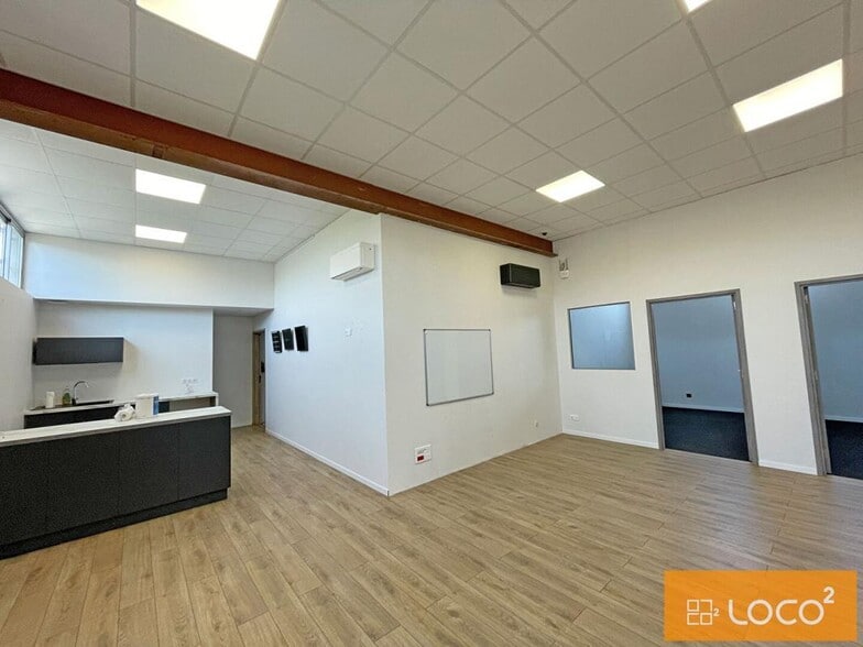 4 Chemin Du Chapitre, Toulouse for lease - Interior Photo - Image 2 of 8