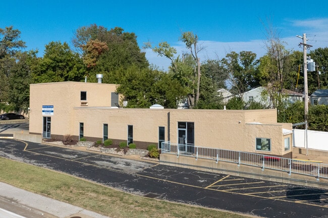 More details for 10215 Watson Rd, Saint Louis, MO - Specialty for Auction