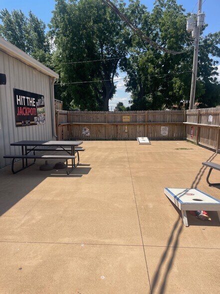 401 N Limit St, Lincoln, IL à vendre - Photo du bâtiment - Image 3 de 27