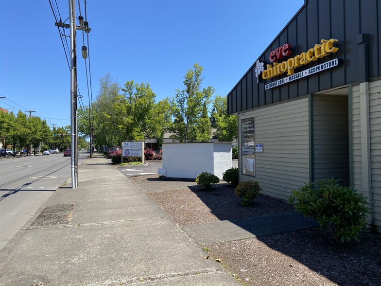 620 SE Oak St, Hillsboro, OR for lease - Building Photo - Image 3 of 9