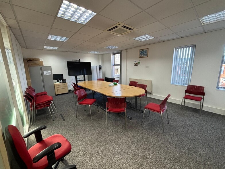 62 Brewery Rd, London for sale - Interior Photo - Image 3 of 8