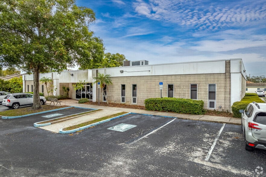 9911 Seminole Blvd, Seminole, FL à louer - Photo du bâtiment - Image 1 de 31