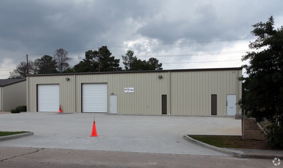 154 Magic Oaks Dr, Spring, TX à vendre - Photo du bâtiment - Image 2 de 2