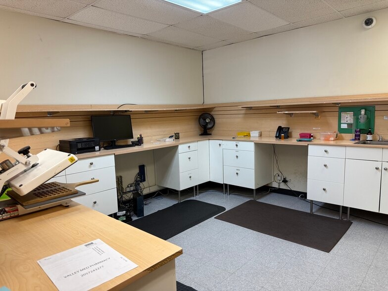 16430-16438 Vanowen St, Van Nuys, CA for lease - Interior Photo - Image 3 of 6