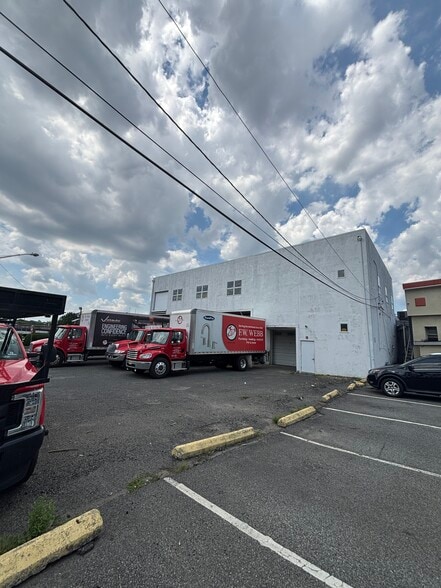 37 Stefanic Ave, Elmwood Park, NJ for sale - Building Photo - Image 3 of 6