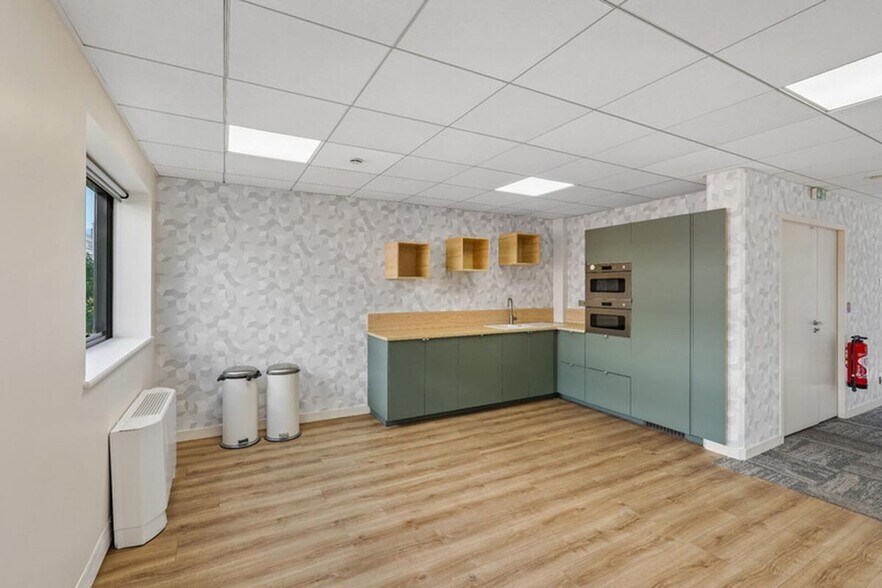 Office in Lyon for lease - Interior Photo - Image 2 of 14