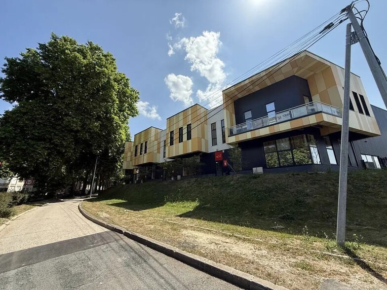 Flex in Noisy-le-Sec for lease - Building Photo - Image 3 of 12