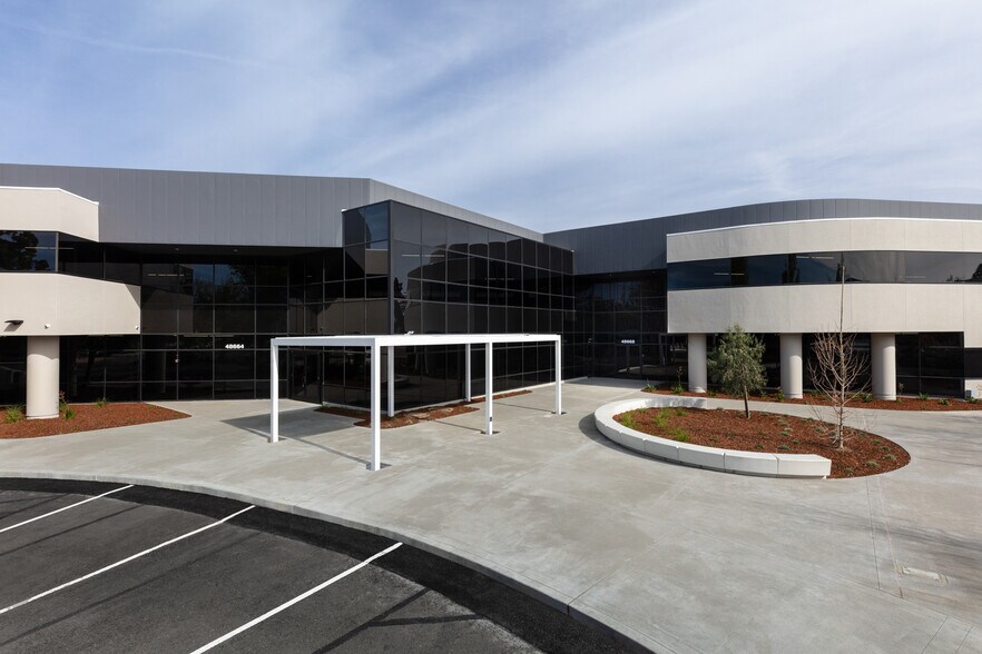 48664 Milmont Dr, Fremont, CA à louer - Photo du bâtiment - Image 1 de 7