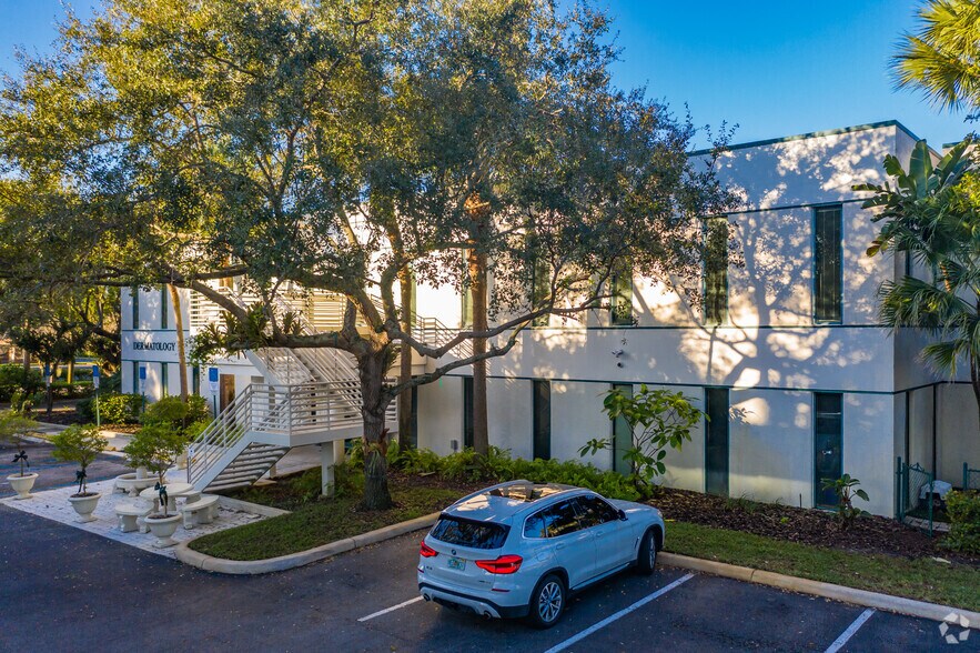 4161 NW 5th St, Plantation, FL à louer - Photo du bâtiment - Image 2 de 6