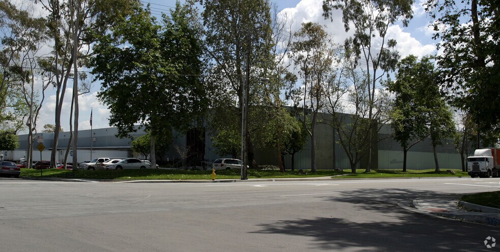 13012 Midway Pl, Cerritos, CA à louer - Photo du bâtiment - Image 3 de 8