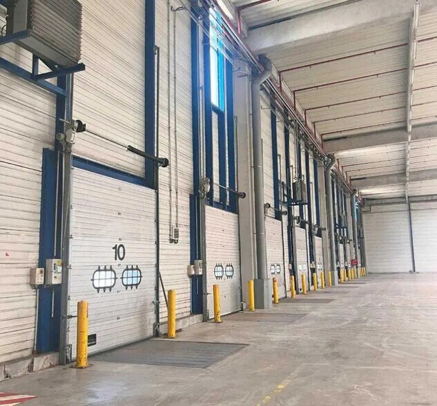 Bureau dans Goussainville à louer - Photo du bâtiment - Image 2 de 8