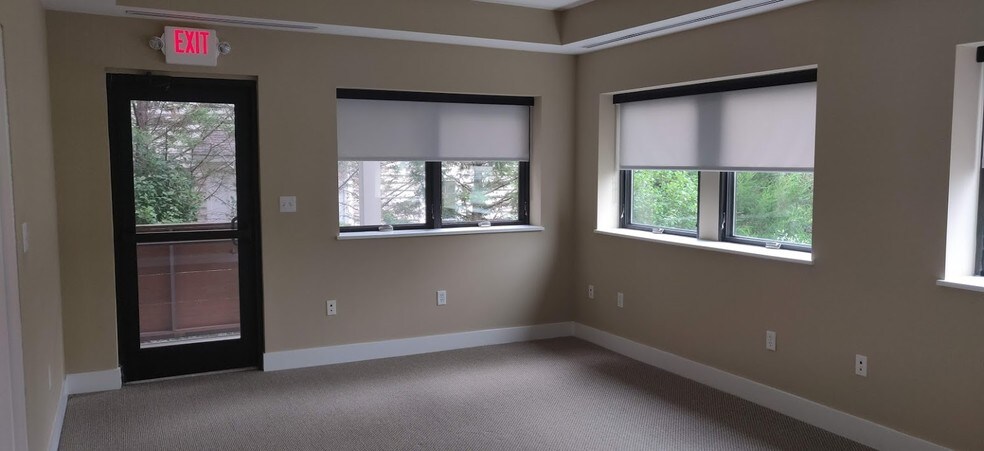 6803 Whittier Ave, McLean, VA à louer - Photo intérieure - Image 2 de 5