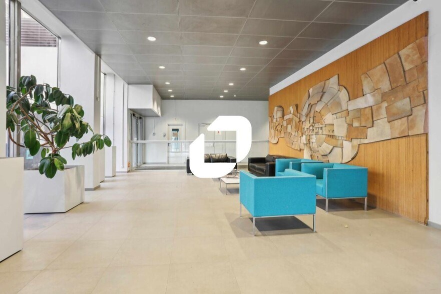 Office in Pantin for sale - Lobby - Image 3 of 11