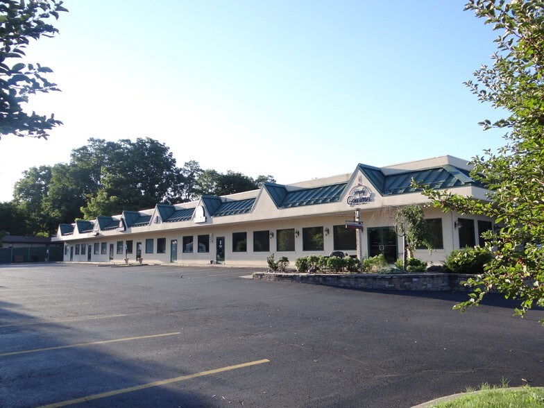 10 IBM Rd, Poughkeepsie, NY à louer - Photo du bâtiment - Image 3 de 14