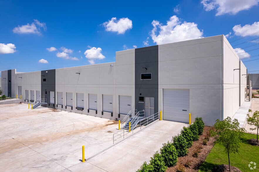 2129 Bardin Rd, Grand Prairie, TX à vendre - Photo du bâtiment - Image 3 de 10