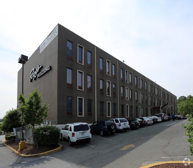 7411 Riggs Rd, Adelphi, MD à louer - Photo du bâtiment - Image 2 de 9