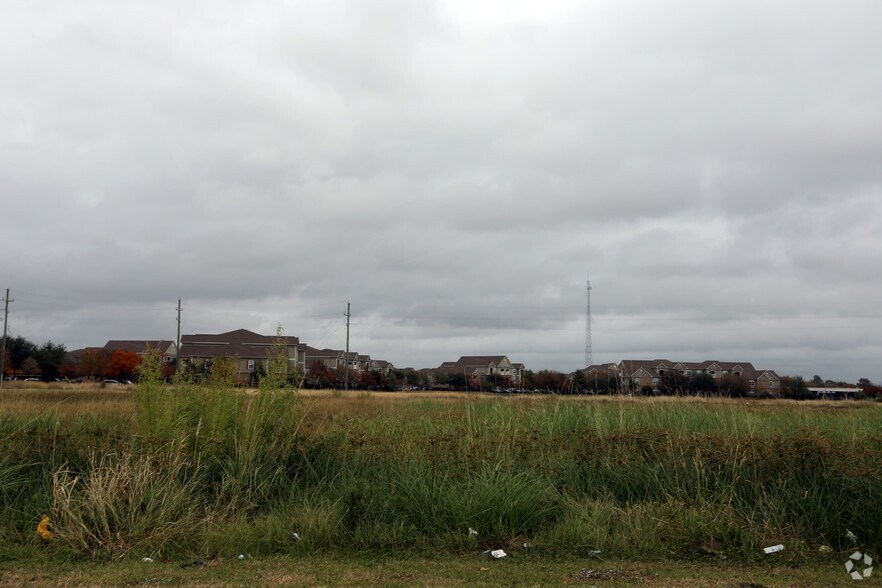 FM 529 Road Land Listings portefeuille de 2 propriétés à vendre sur LoopNet.ca - Photo du bâtiment - Image 1 de 2