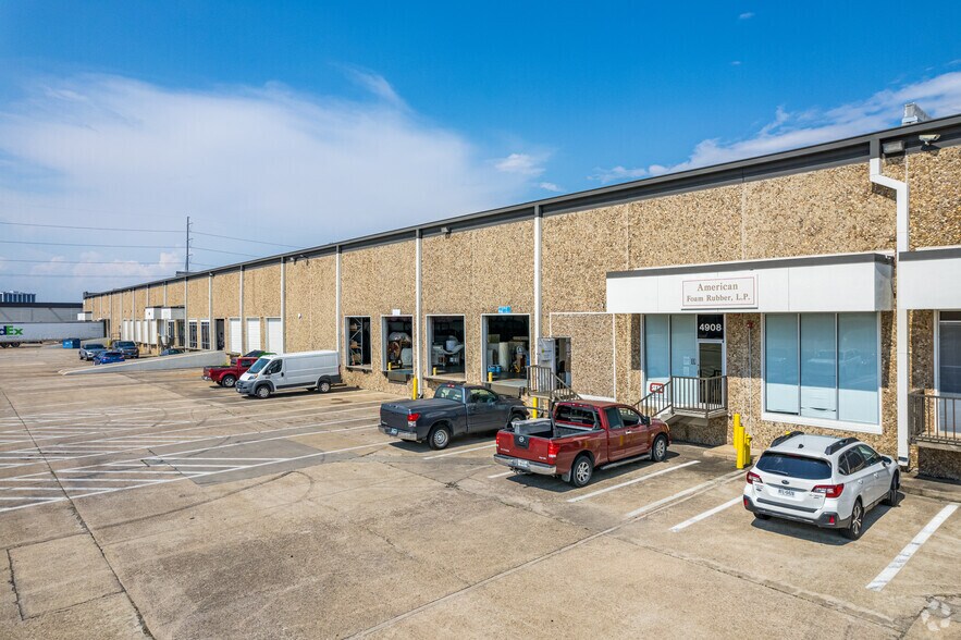 4900-4930 Sharp St, Dallas, TX à louer - Photo du bâtiment - Image 2 de 6
