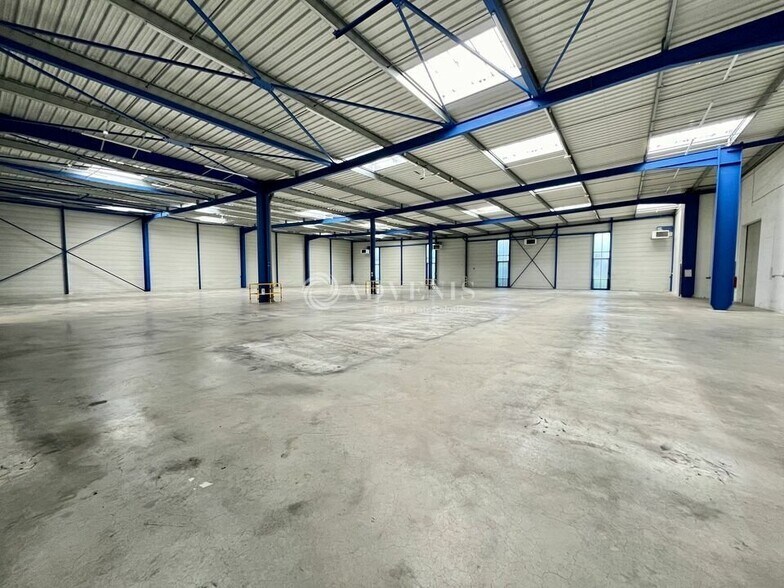 11 Avenue Albert Einstein, Le Blanc-Mesnil for lease - Interior Photo - Image 2 of 10