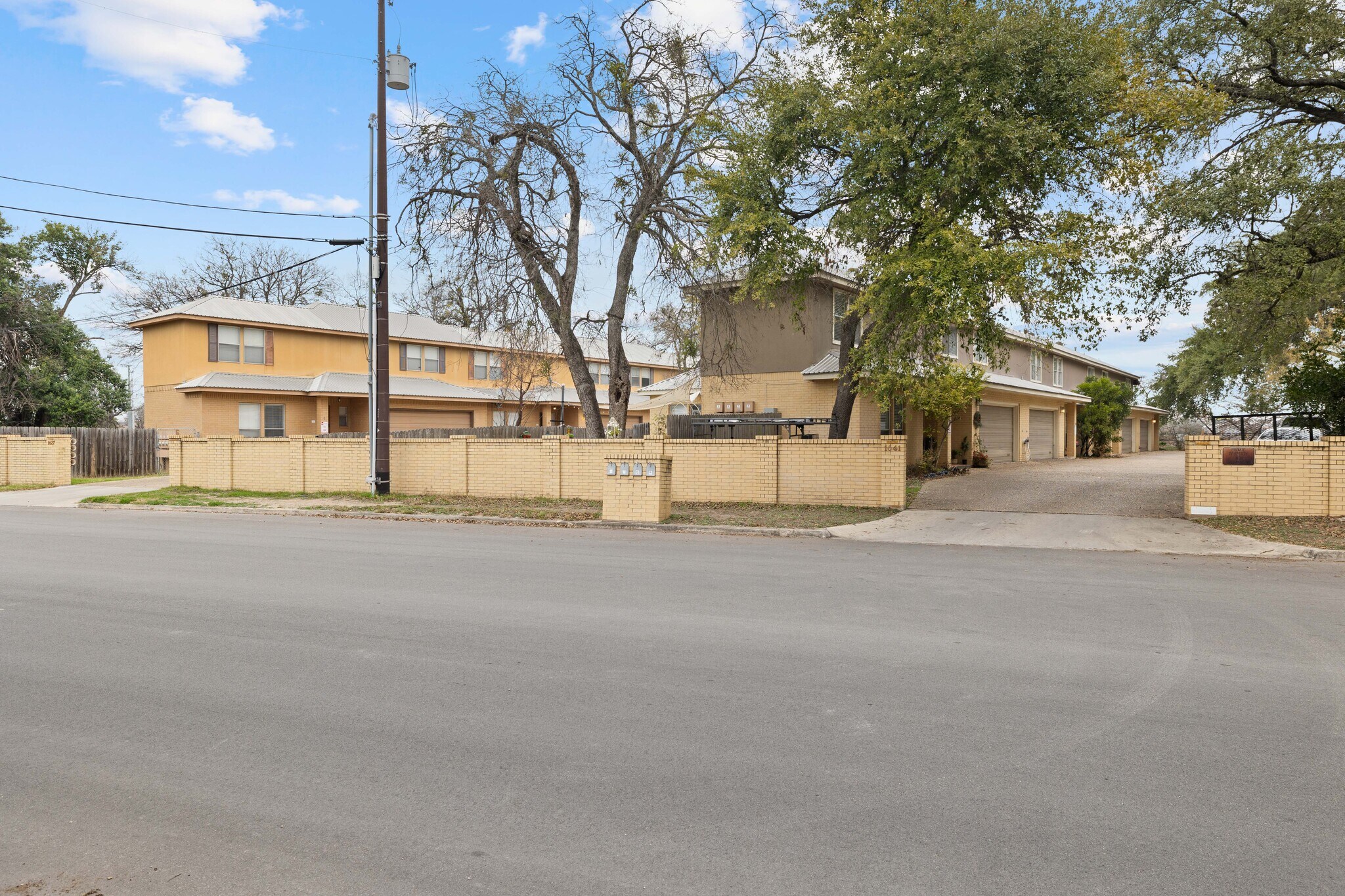 1627-1641 Kuehler, New Braunfels, TX à vendre Photo principale- Image 1 de 60