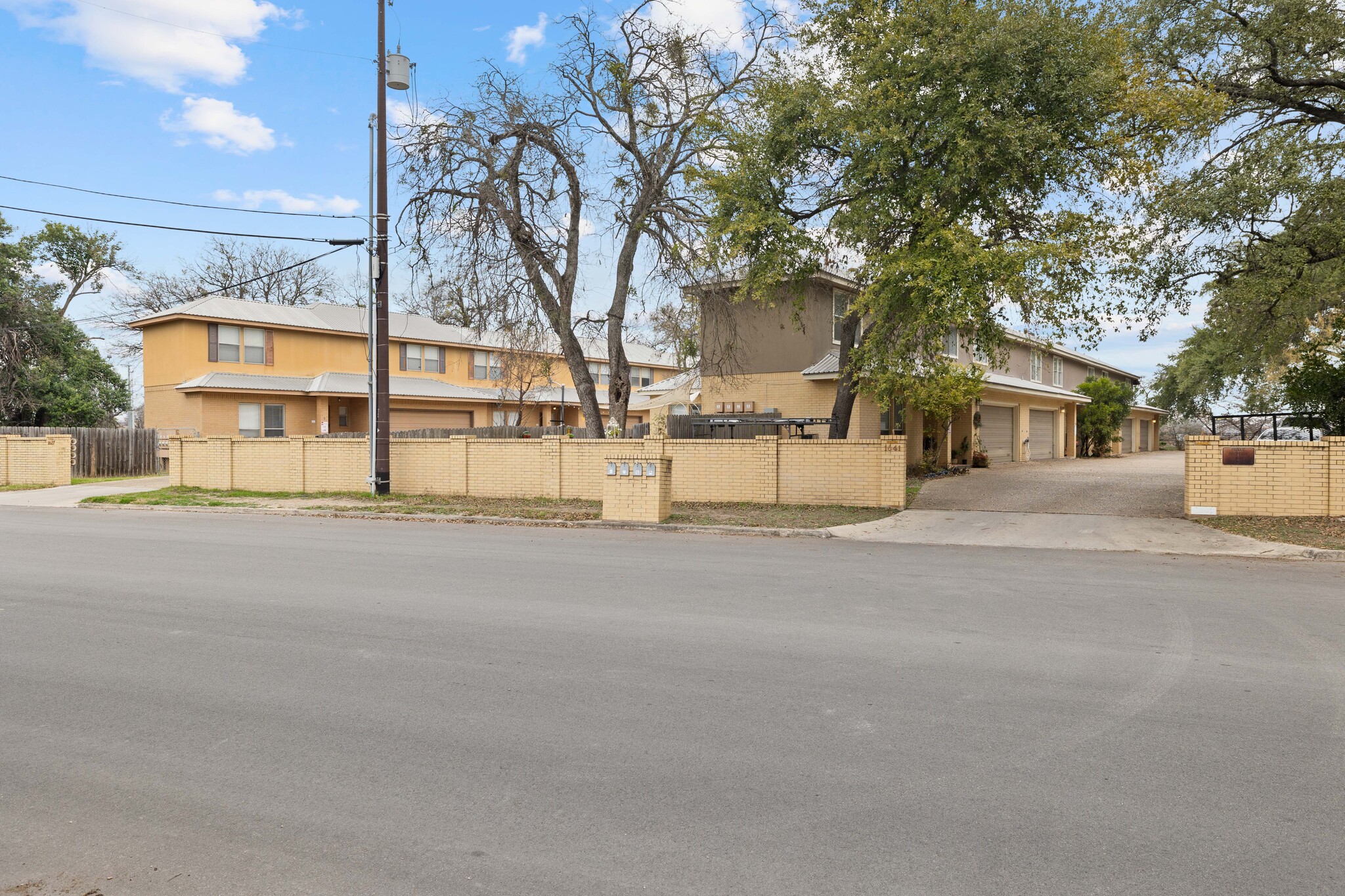 1627-1641 Kuehler, New Braunfels, TX for sale Primary Photo- Image 1 of 60