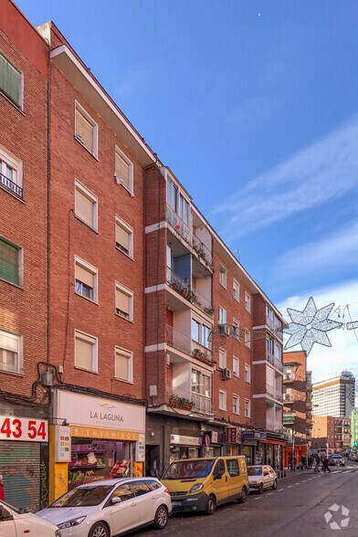 Calle de la Laguna, 107, Madrid, Madrid à vendre - Photo du bâtiment - Image 2 de 2