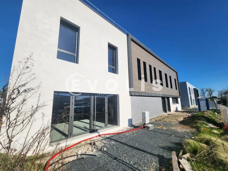 Flex dans MARCY-L'ETOILE à louer - Photo du bâtiment - Image 1 de 15