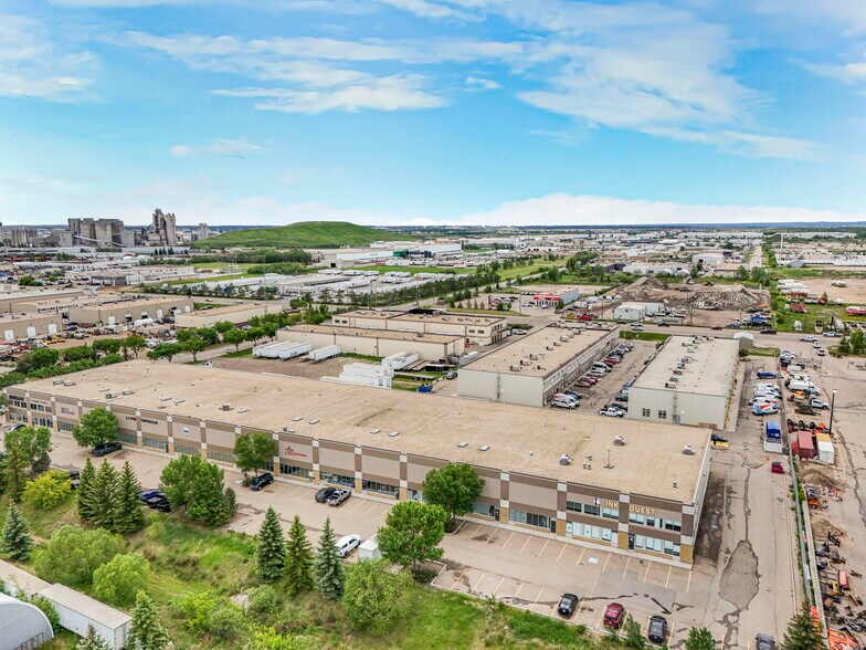 15434-15460 131 Ave, Edmonton, AB à vendre - Photo du bâtiment - Image 3 de 8