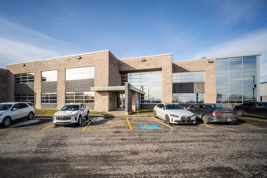 1919-1933 Boul Lionel-Bertrand, Boisbriand, QC for lease - Building Photo - Image 1 of 6