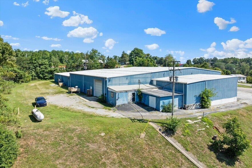 119 N Main St, Byrdstown, TN à vendre - Photo du bâtiment - Image 3 de 15