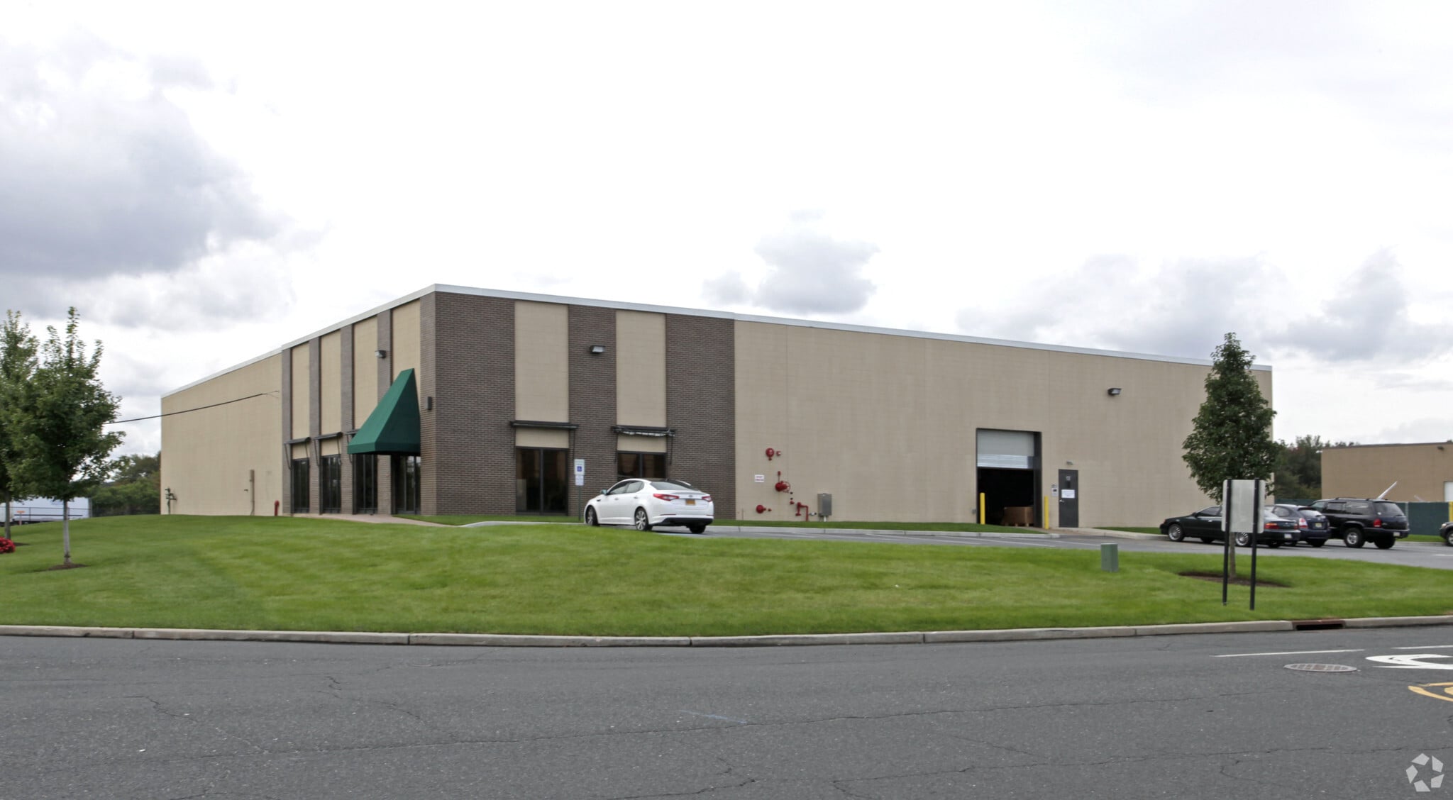 12 Parkway Pl, Edison, NJ for lease Primary Photo- Image 1 of 7