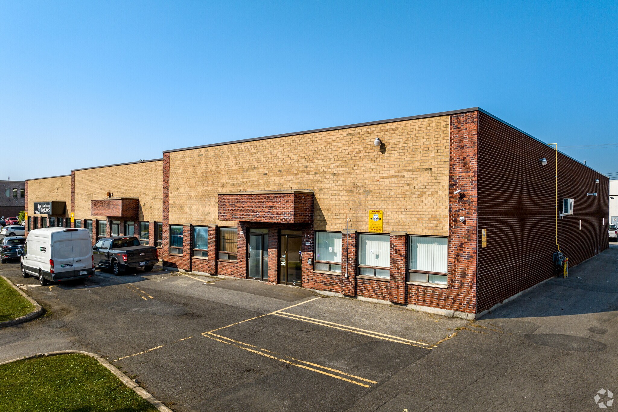 6085-6095 Blvd Couture, Montréal, QC for sale Primary Photo- Image 1 of 1