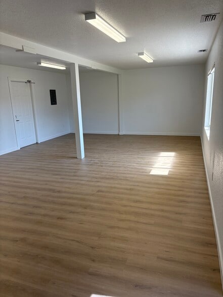 18440 Paulson Dr, Port Charlotte, FL for lease - Building Photo - Image 3 of 11