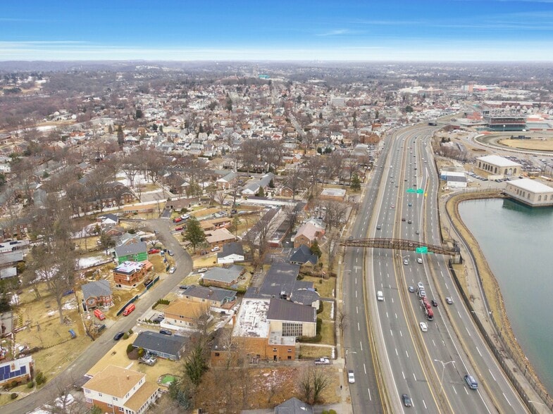 311 Central Park Ave, Yonkers, NY for sale - Building Photo - Image 3 of 54