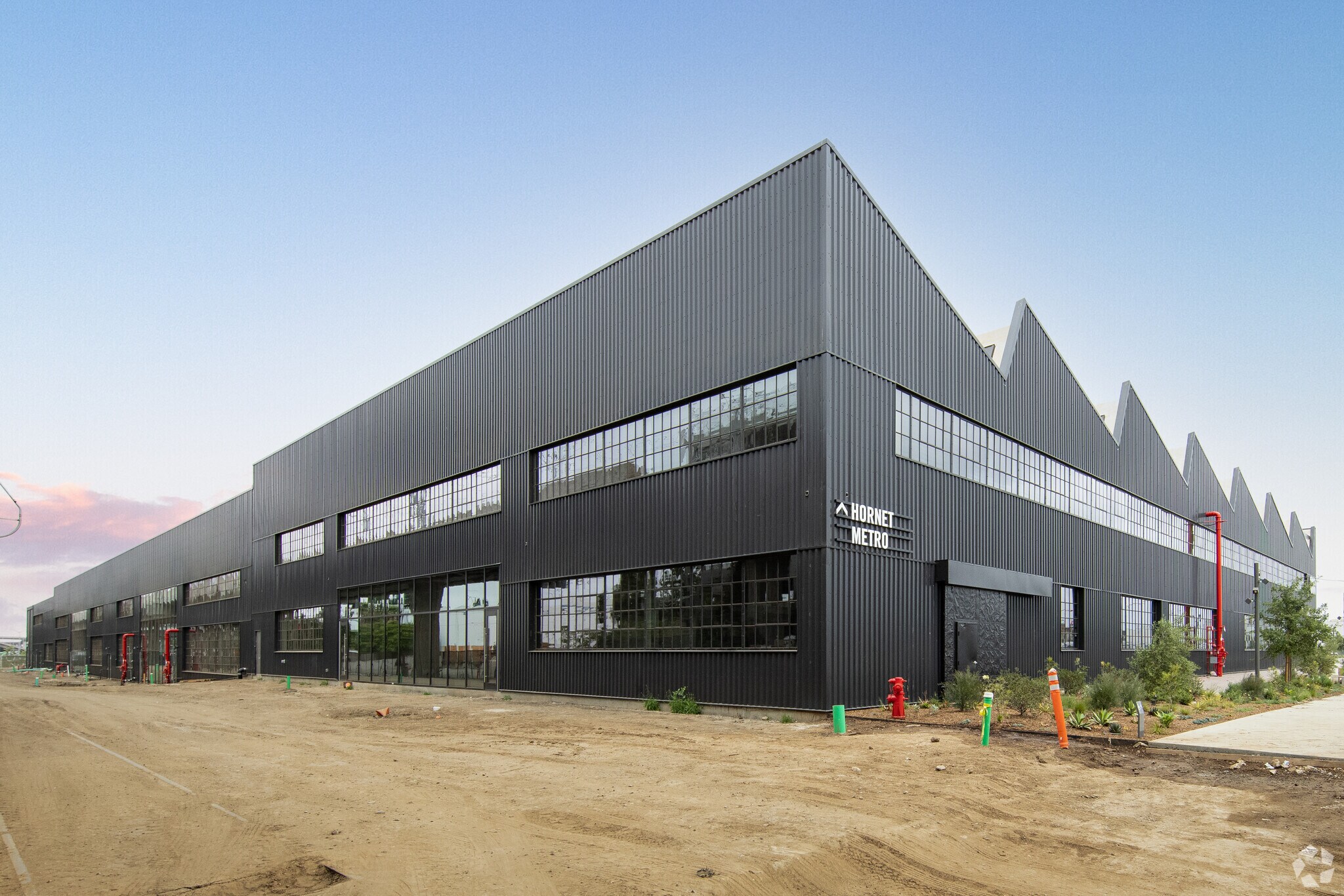 888 N Douglas St, El Segundo, CA à louer Photo du bâtiment- Image 1 de 4