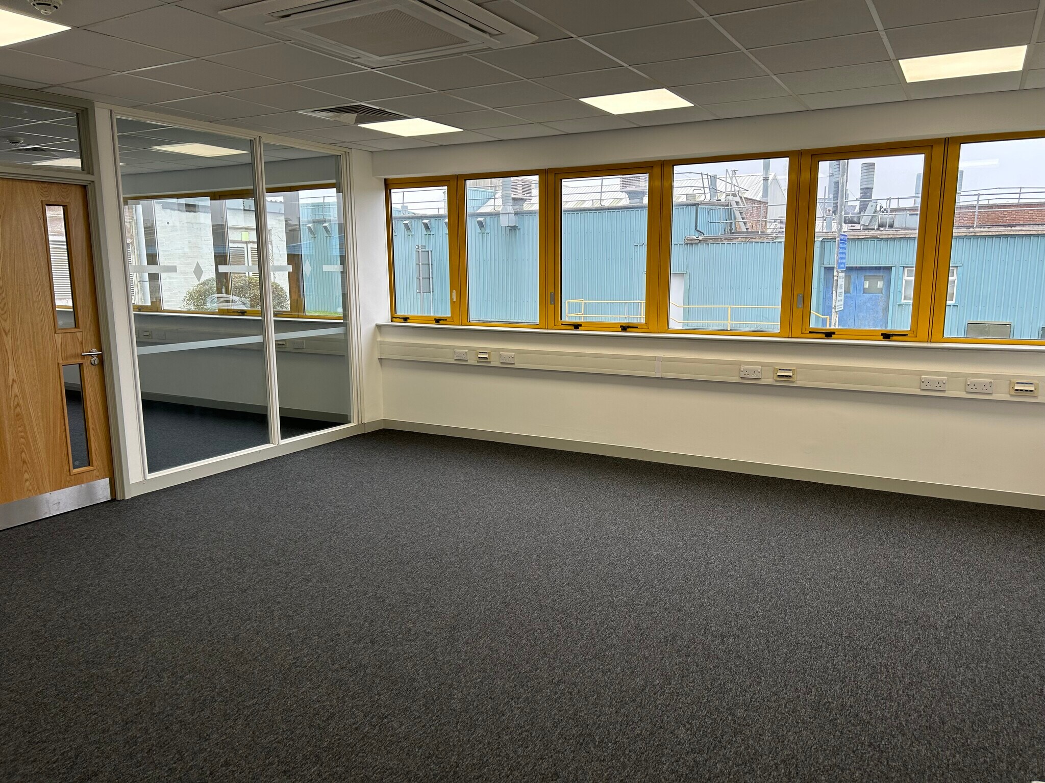 105 Frank Lester Way way, Luton for lease Interior Photo- Image 1 of 4