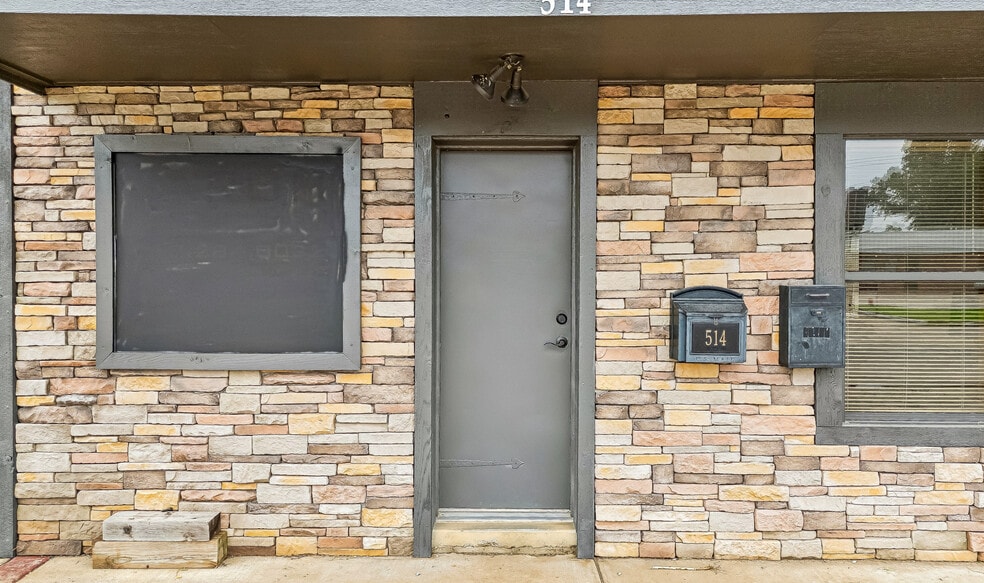 514 E Will Rogers Blvd, Claremore, OK for sale - Building Photo - Image 3 of 26