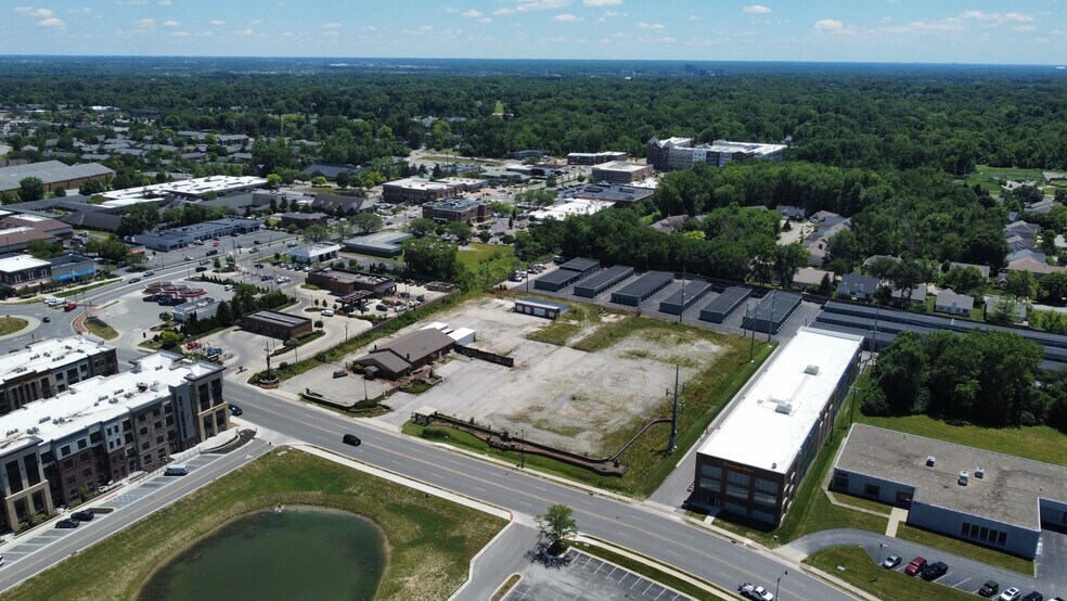 105 W Carmel Dr, Carmel, IN à vendre - Photo du bâtiment - Image 3 de 8