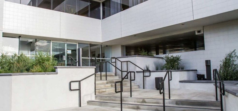 24541 Pacific Park Dr, Aliso Viejo, CA à louer - Photo du bâtiment - Image 3 de 8