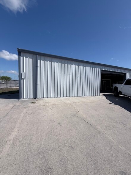 3609 Wow Rd, Corpus Christi, TX for lease - Building Photo - Image 2 of 7
