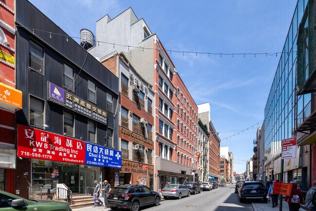 Plus de détails pour 13 Elizabeth St, New York, NY - Local d'activités à louer