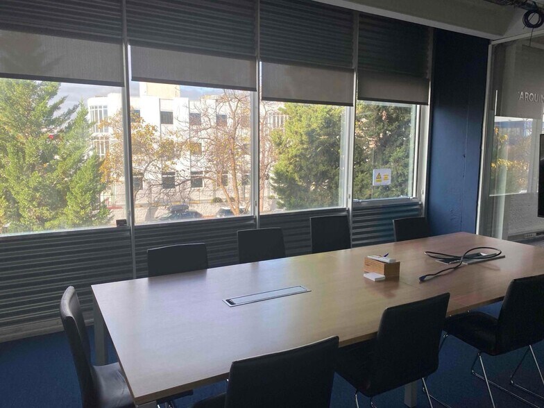 Industriel dans Torrejón de Ardoz, Madrid à louer - Photo du bâtiment - Image 3 de 8