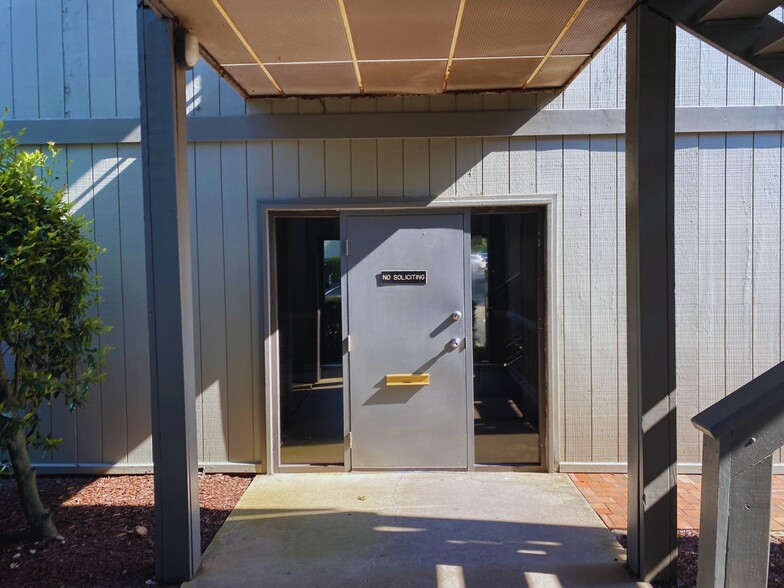 1100 Logger Ct, Raleigh, NC for lease - Building Photo - Image 3 of 13