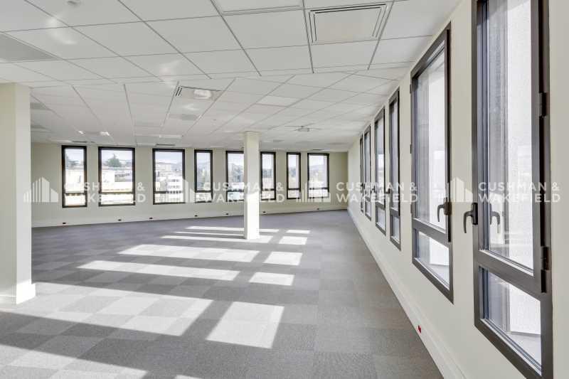 51 Avenue Rosa Parks, Lyon for lease Interior Photo- Image 1 of 3