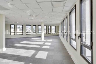 51 Avenue Rosa Parks, Lyon for lease Interior Photo- Image 1 of 3