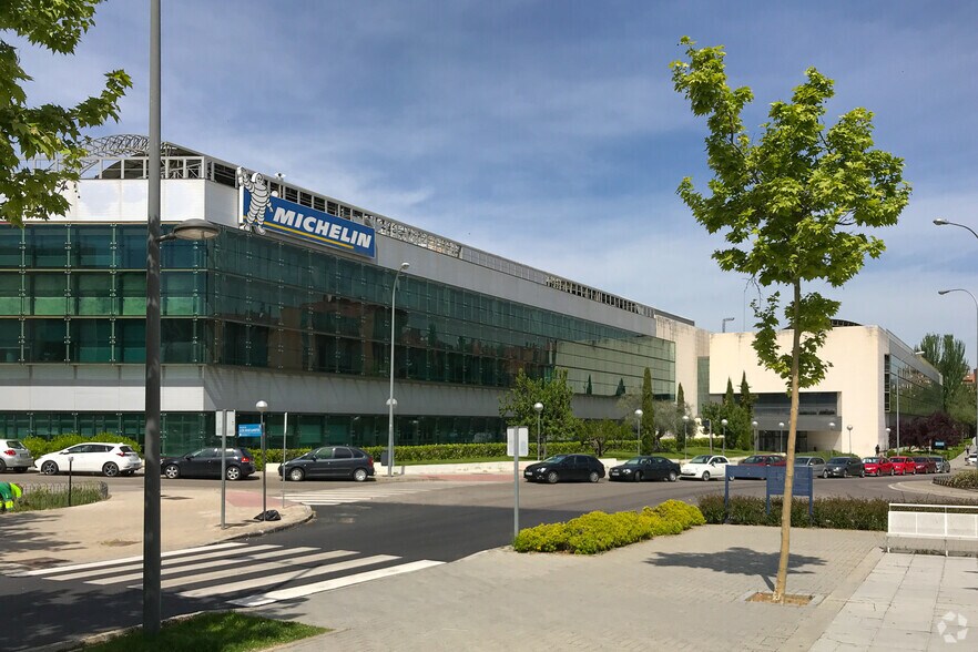 Avenida de los Encuartes, 19, Tres Cantos, Madrid à louer - Photo du bâtiment - Image 3 de 7